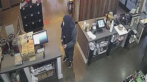 Apologetic armed robber holds up L.A. County sandwich shop