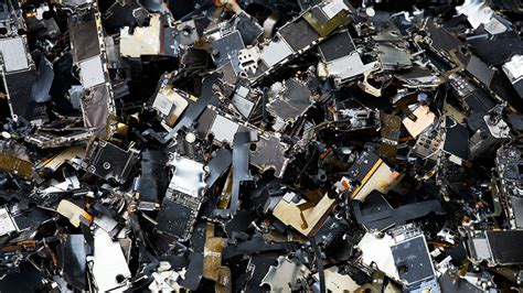 Apple Sets Goals to Use More Recycled Materials by 2025