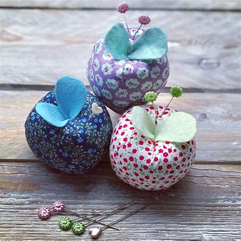 Apple Shaped Pin Cushion Free Pattern - Miss Daisy Patterns