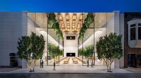Apple los angeles store. Nov 9, 2021 ... Apple has today announced that The Grove Apple Retail Store in Los Angeles will get a new address on November 19. 