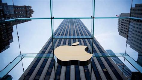 Key Points. Apple shares have soared over 40% this year. Apple's history of reliability has led Wall Street to see its stock as a haven during uncertain market conditions. Apple continues to grow .... 