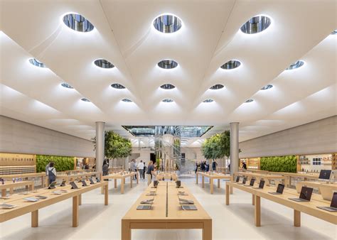If you’re looking for the closest Apple Store to your location, you’ve come to the right place. Apple Stores are a great resource for anyone looking to purchase Apple products, get.... 