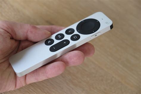 Siri Remote (1st generation) or Apple TV Remote (1st generation) This remote ships with Apple TV 4K (1st generation) and Apple TV HD.*. It features a black aluminum casing and a glass Touch surface for touch navigation. The remote uses Bluetooth 4.0 to communicate with Apple TV and IR technology to control other devices..