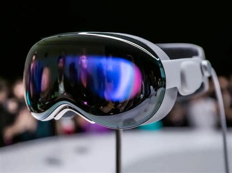 Apple vision pro return policy. Image: Apple. Apple has just announced its new $3,499 Vision Pro augmented reality headset, and Microsoft is ready to bring its Word, Excel, and Microsoft Teams apps to Apple’s new platform ... 