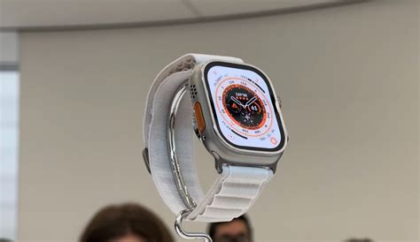 Apple watch ultra 2 release date. Giới thiệu Apple Watch Ultra 2. Ngầu và giàu năng lực, với màn hình Apple Watch sáng nhất từ trước đến nay, những kết hợp vỏ và dây đeo trung hòa carbon, cùng nhiều màu mới cho dây đeo. 