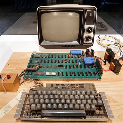 Apple-1 wooden computer possibly hand-built by Steve Jobs could ... - CNET