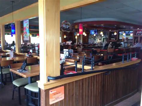 Make Applebee's at 5503 Milan Road in Sandusky your neighborhood bar and grill. Whether you're looking for affordable lunch specials with co-workers, or in the mood for a delicious dinner with family and friends, Applebee's offers dining options you'll love. Ask about drink specials and our wide selection of beverages, beers and cocktails to ...