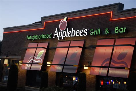 Applebee's grill & bar. About Applebee's Restaurant in Michigan. Since 1980, we've been bringing great food and big smiles to Michigan neighborhoods. Our casual atmosphere and attentive staff will make sure you’re eatin’ good whenever you step into a Michigan Applebee’s. Our extensive menu of delicious comfort food is sure to have something for everyone to love. 