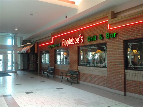 Applebees gateway mall. Established in 1980. Applebee's Neighborhood Grill & Bar offers a lively casual dining experience combining simple, craveable American fare, classic drinks and local drafts. Now that's Eatin' Good in the Neighborhood. 
