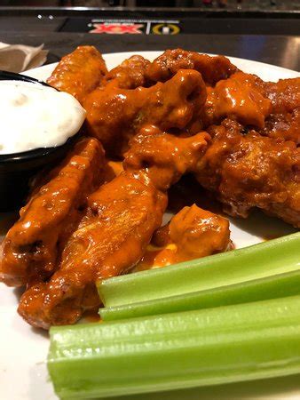 Established in 1980. Applebee's Neighborhood Grill & Bar offers a lively casual dining experience combining simple, craveable American fare, classic drinks and local drafts. Now that's Eatin' Good in the Neighborhood.