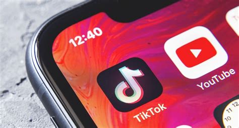 Apps like tiktok. TikTok might be all about songs, viral dances, pranks, comedy bits and everything in between, but for those in the know, it’s also a platform that’s perfect for hopping on the craz... 