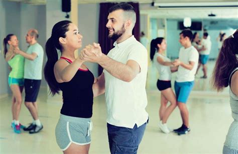 Aprender a bailar salsa: ¿dónde tomar clases de salsa en México?