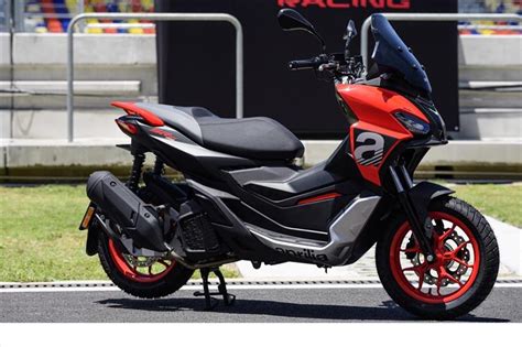 Aprilia SR GT 200 2024 prezzo, scheda tecnica, consumi, foto