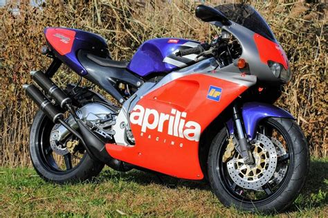 Aprilia rs 250 1995 fabrik service reparaturanleitung. - The green blue book the simple water savings guide to everything in your life.