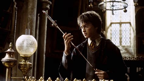 Ar answers for harry potter and the chamber of secrets. 《哈利·波特与密室》 (Harry Potter and the Chamber of Secrets)是J.K.罗琳的《哈利·波特》系列小说中继《哈利·波特与魔法石》之后的第二部作品。本书于1998年发行，而根据本书剧情改编的电影则在2002年11月上映。 解脱感以韦迪恩综合中学一名新生谢安·哈里斯的形式，出现在了罗琳的生活之中，他们很快 ... 