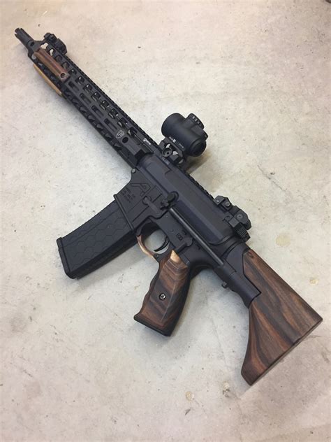 For the AR-15 A1 / M16A1 version (rifle or carbine) - Shoulder stock in A2 length, it will fit both A1 and A2 buffer tube configurations. - The AR-15 A1 rifle length triangle wooden hand guards with correct vent holes - The AR-15 A1 style wooden pistol grip For the AR-15 A2 / M16A2 version: - Shoulder stock in A2 length, it will fit both A1 and ... . 