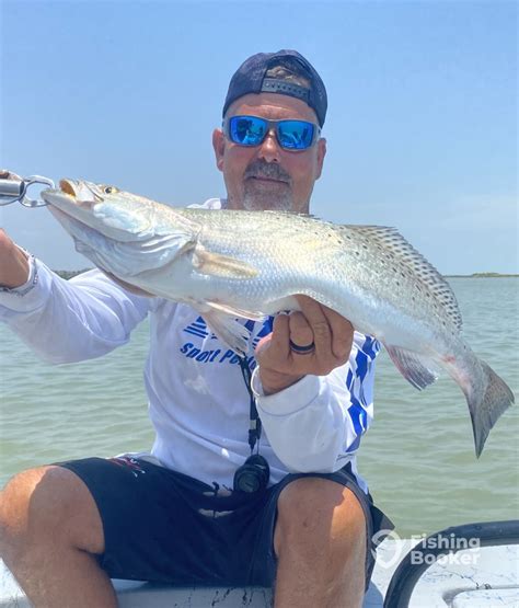 Aug 17, 2023 · I'm gonna say we landed 30 plus redfish from undersized to maximum legal limit. We had caught our 4 limits . Fishing report from Eric S. in Rockport, Texas . Book a trip with Captain Eric here. 02/08/2023 Redfish. 02/08/2023 Black Drum, Redfish. 02/08/2023 Redfish, Speckled Trout. 1/3. .