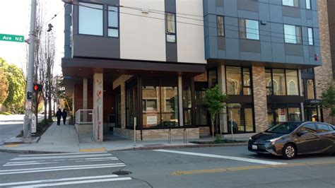 Arbora court. KIRO 7 News saw officers inside the Arbora Court, located on the corner of 15th Avenue Northeast and Northeast 50th Street, on the first floor and the fifth floor of the building. We also saw ... 