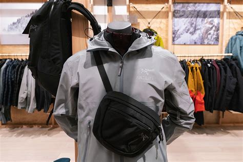 Arc'teryx flatiron. Our FREE in-store washing service gives your old GORE-TEX, down, and synthetic pieces new life. Drop off your jacket in store, then pick up in 72 hours. Please reserve your spot by clicking the button below, and let us know you need your gear washed. Restrictions may apply. Reserve your spot. 