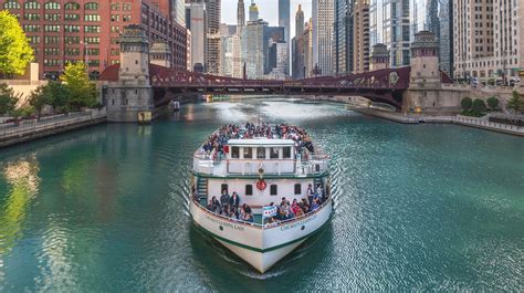 Architecture boat cruise chicago. 