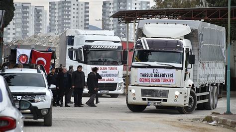 Ardından yüklediğimiz TIR'ları afet bölgesine doğru yola çıkarıyoruz.