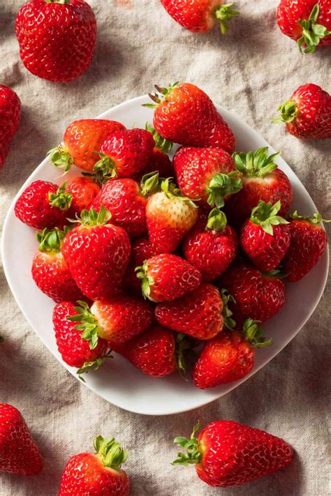 Are Strawberries Keto? Net Carbs in Strawberries and More ...