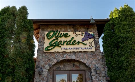 Are all olive gardens closing down. Watch the video to find out if Olive Garden is really closing forever!#OliveGarden #Closing #RestaurantsRead Full Article: https://www.mashed.com/442512/is-o... 