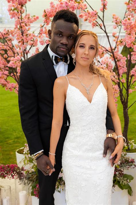 Are chelsea and kwame still married. Story by Soumick Mukherjee • 4d. O ne year into their marriage, Love is Blind couple Chelsea and Kwame are still going strong together. The couple has debunked the apprehensions critics felt ... 