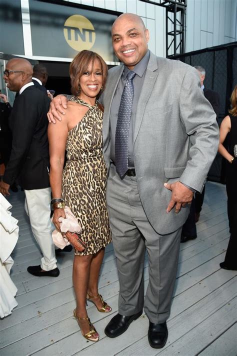 Are gayle king and charles barkley married. 6:21. Gayle King and Charles Barkley 's primetime talk show "King Charles" has abdicated the throne. The limited-run CNN program ended last week after six months, the hosts announced in its final ... 