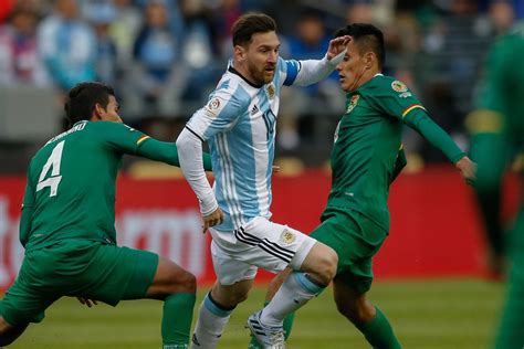 Argentina vs bolivia. 09/09/2021 19:29. La Selección Argentina venció 3-0 a Bolivia por la fecha 10 de las Eliminatorias Sudamericanas para el Mundial de Qatar 2022 . Lionel Messi anotó los tres goles del equipo ... 