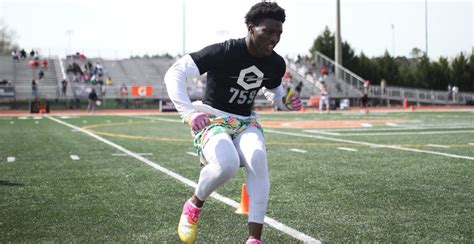Arik gilbert 247. Feb 15, 2019 · A 6'5", 248-pound athlete who's likely to play defensive end, Arik Gilbert is another upside ... He's put on significant weight— 247Sports once listed him at 215 pounds. He needs time to ... 