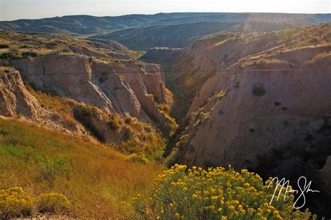 Sep 12, 2019 · Review of Arikaree Breaks. Interesting geological location, but with severe limits due to size and ownership. Arrived late afternoon, prime time for a photographer, and saw the ravines from the Overlook and continued around the gravel road loop to include a drive by the trail to Horse Thief Cave. There are a limited number of vistas along this ... . 