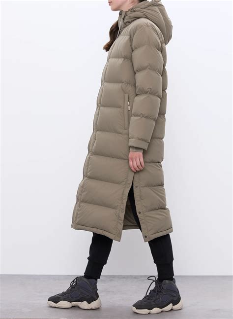 Aritzia super puff long. The Super Puff™ Super Puff™ Long is a cliMATTE™ Japanese ripstop long goose down puffer jacket. This puffer is constructed with innovative fabric from Japan and contains 100% responsibly sourced goose down. Engineered to deliver warmth to -40°C / -40°F, this longer version of The Super Puff™ is designed with maximalist proportions and will keep you … 