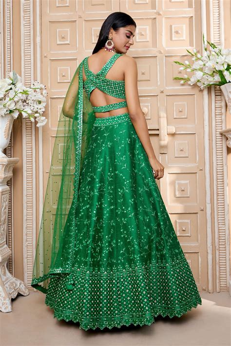 Ariyana couture. Aug 22, 2019 - Buy Ariyana Couture designer women collection for sarees, gowns, lehengas & more at Aza Fashions. Shop online now! 