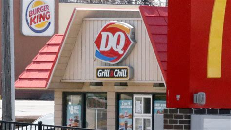 Arizona Dairy Queen on the hunt for missing red spoon statue