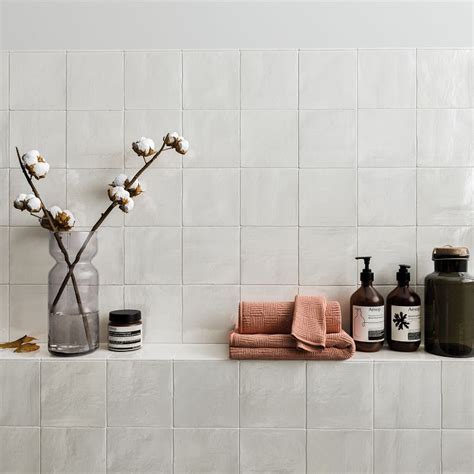 Arizona tile flash white. Stocked Finish: Polished. Stocked Thickness: 3/4″ (2cm slab) 1-1/4″ (3cm slab) Recommended Uses: Commercial. Residential. Interior Countertops. 