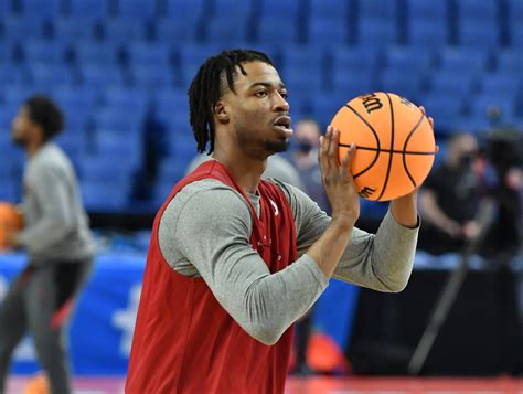 The Arkansas native averages 12.6 points and 1.8 assists per contest. He has scored 20-plus points in three of his last eight games. On March 4 against Kentucky , Smith logged 25 points, six .... 
