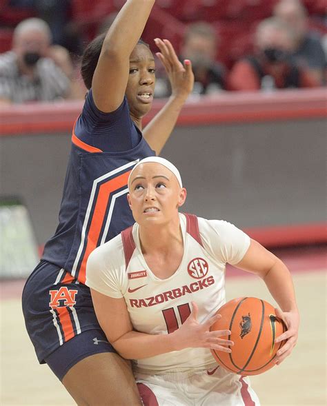 Arkansas lady basketball. Feb 18, 2024 · FAYETTEVILLE – The Arkansas women’s basketball team (18-9, 6-6 SEC) earned its 12th straight win over Missouri (11-14, 2-10 SEC), 75-68. Arkansas went into the fourth quarter up by 20, but ... 