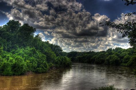The Arkansas River, which covers some portions of Kansas, and the Walnut River in the eastern Flint Hills possess gold. In Geary County, the Smoky Hill River, and in Dickinson County, near Abilene, gold can be found as well. You may also find gold in the Big Blue River or the northern parts of the Kansas River in Manhattan City, Riley County.. 