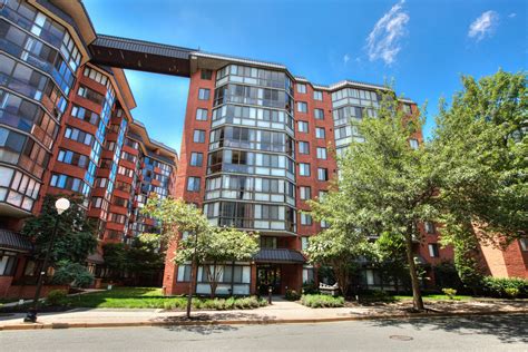 Arlington condos for rent. Arlington Neighborhoods with Rentals. 355 condos for rent in Arlington, VA. Filter by price, bedrooms and amenities. High-quality photos, virtual tours, and unit level … 