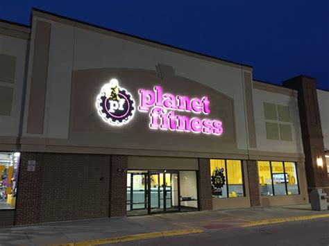 Arlington heights planet fitness. Specialties: Fitness 19 Arlington Heights is a neighborhood gym driven to help each individual look, feel, and function better. We provide a safe, clean, quality environment for you and your whole family. Let us help you achieve your fitness goals, right in your neighborhood. Our community driven focus is centered around our nationally certified personal trainers, friendly child care staff ... 