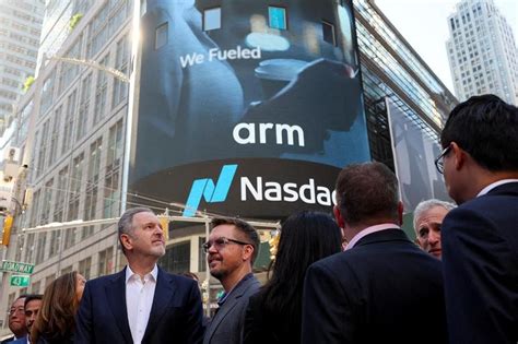 Sep 14, 2023 · Arm close 25% higher. And finally…. Arm’s shares have closed tonight at $63.59, a gain of almost 25% on the $51 at which Softbank sold equity in its UK chip designer. That means Arm has ended ... . 