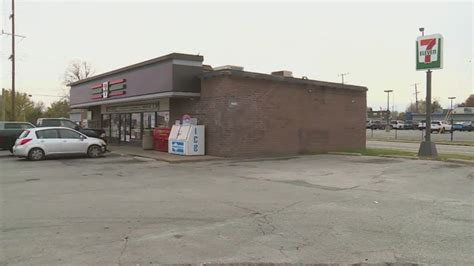 Armed man robs south St. Louis County 7-Eleven store