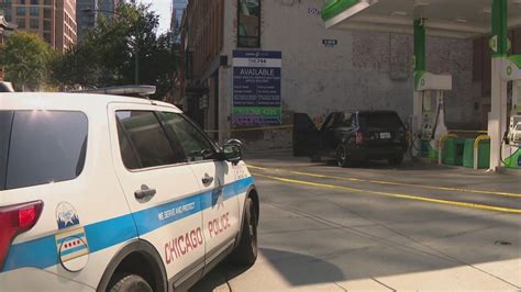 Armed robbery attempt leads to shootout at River North gas station
