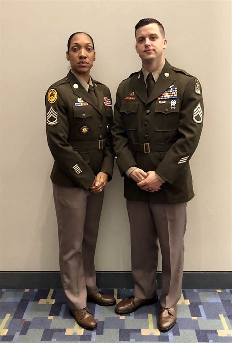 Recruiting students at Fort Knox, Kentucky, receive their initia