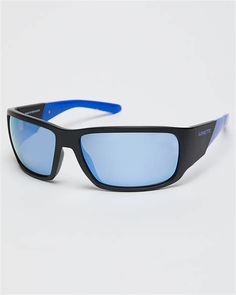 Arnette. for Frame: 2 years. Free Shipping & Easy Returns, plus Price Match! Explore Arnette AN4182 Hot Shot Sunglasses now. Arnette presents the AN4182 Hot Shot sunglasses for men, a modernized variation on the classic rectangular silhouette. The thick rims are crafted in lightweight, durable plastic that’s strong enough to keep up on your busiest days. 