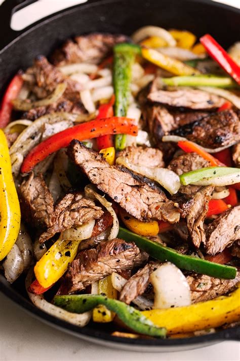 Carne. For Texas-style fajitas, you can use all types of meat in fajitas, from venison and pork to goat and lamb. Nevertheless, for the best steak fajita recipes, the most popular kinds of fajita meat in America are beef and chicken. No surprise there.. 