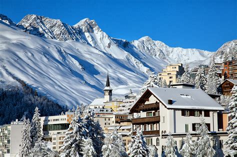 Arosa - アローザー・ヴァイスホルン山. 1330年ごろの記録に Araus として初めて歴史上に登場する。. 1383年の記録には Orossen と表記され、1428年に Arosa になった [3] 。. 13世紀にはすでに村落が存在した。. ドイツ語を話すヴァルサー族が1300年以降、 ダヴォス より到来 ...