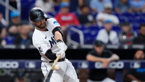 Arraez lifts average to .399, Marlins overcome 4-run deficit in 9-6 win over Royals