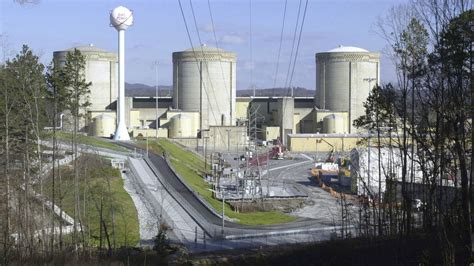 Arrestan a un hombre acusado de atravesar la valla de una central nuclear de Carolina del Sur e intentar atropellar a un guardia